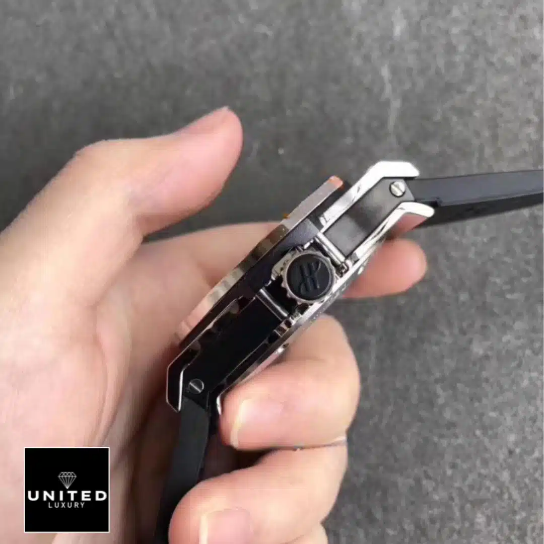 Audemars Piguet Royal Oak Openworked 411.JX.1170.RX "Diamond" Exact Replica 1:1 Yeni Proje 3 10 Hublot Bigbang Watch Replica side view and push button