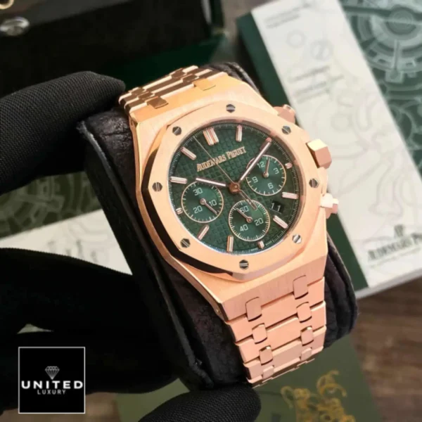 Audemars Piguet Royal Oak Offshore 26240OR.OO.1320OR.04 Masterpiece Clone ap rose gold green dial on the man hand