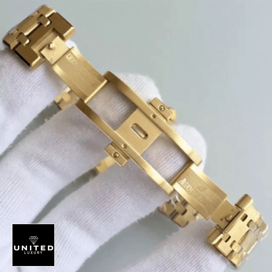 Audemars Piguet Royal Oak Chronograph 26320ST.OO.1220ST.01 "Blue Dial" Ultra Precision Replica audemars piguet royal oak chronogaph 26320 black dial man clasp Audemars Piguet Royal Oak Gold Replica opened clasp on the white glove hand