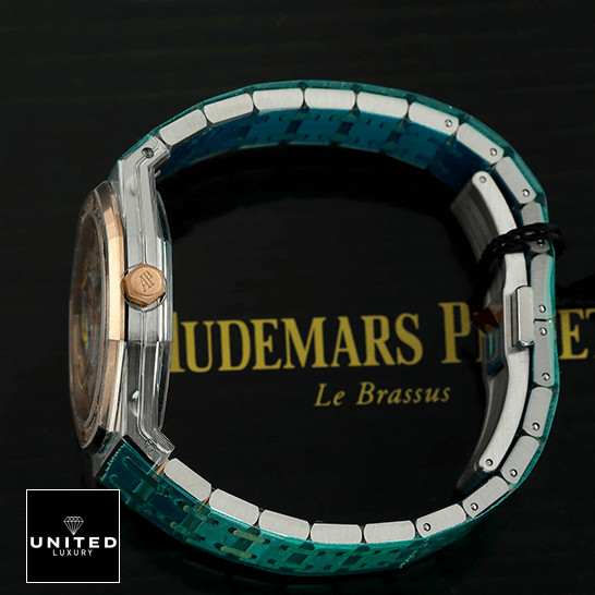 Audemars Piguet Royal Oak Ladies 67651SR.ZZ.1261SR.01 "Diamond Bezel" Super Clone Edition audemars piguet royal oak quartz ladies left 1 Audemars Piguet Stainless Steel Replica on the audemars piguet box