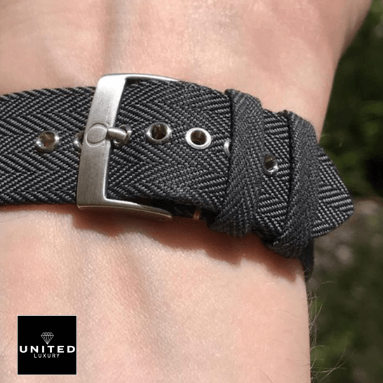 Omega Railmaster Co-Axial Master Chronometer Black Dial 220.12.40.20.01.001 Detailed Replica omega seamaster 220.12.40.20.01 replica tang Omega Railmaster 220.12.40.20.01 Black Buckle Bracelet Replica on the wrist