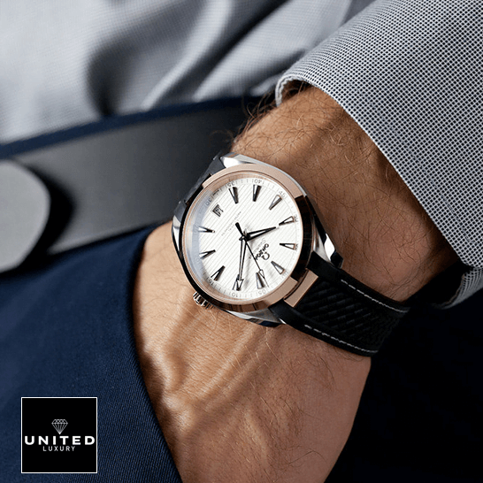 Omega Seamaster Aqua Terra 220.22.41.21.02.001 Supreme Replica Edition omega seamaster 220.22.41.21.02.001 replica wrist Omega Seamaster 220.22.41.21.02.001 Black Rubber Replica on the man wrist