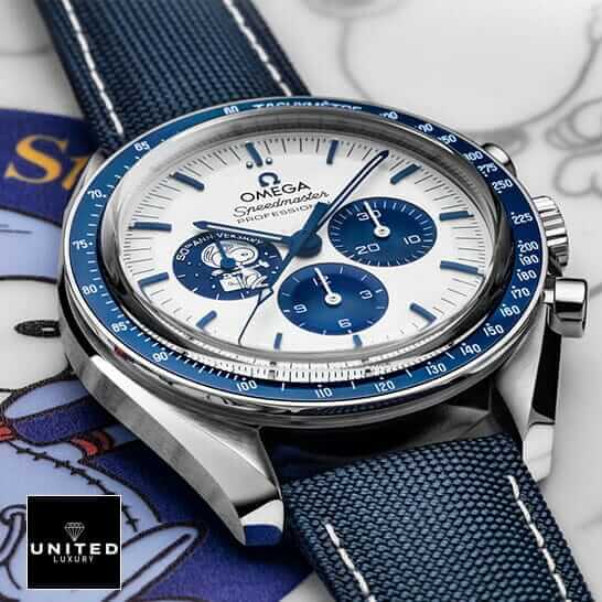 Omega Speedmaster "Snoopy" 310.32.42.50.02.001 True to Original Copy omega speedmaster snoopy 310 32 42 50 02 001 2 replica Omega Speedmaster Blue Rubber Bracelet Replica crown / push button