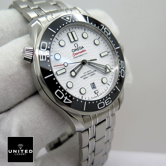 Omega Seamaster Diver 210.30.42.20.03.001 Perfect Clone Quality omega seamaster diver steel 210.30.42.20.04.001 white Omega Seamaster Diver Steel 210.30.42.20.04.001 Black Bezel Replica on the hand