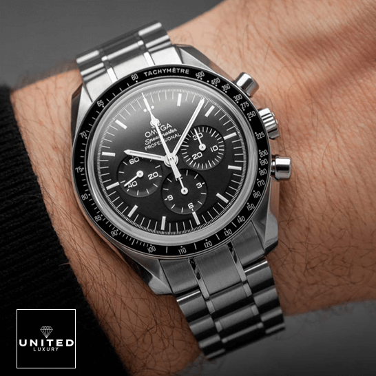 Omega Speedmaster Professional 311.99.42.30.04.001 "White Dial" Ultra Clone 1:1 Omega Speedmaster Professional Black Dial Replica on the wrist
