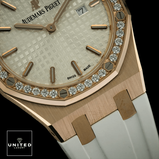 Audemars Piguet Royal Oak 67540OK.ZZ.D010CA.01 True Replica 1:1 unitedluxury lady watch left 1 Audemars Piguet Diamond Bezel White Dial & Rubber Bracelet Repli black background
